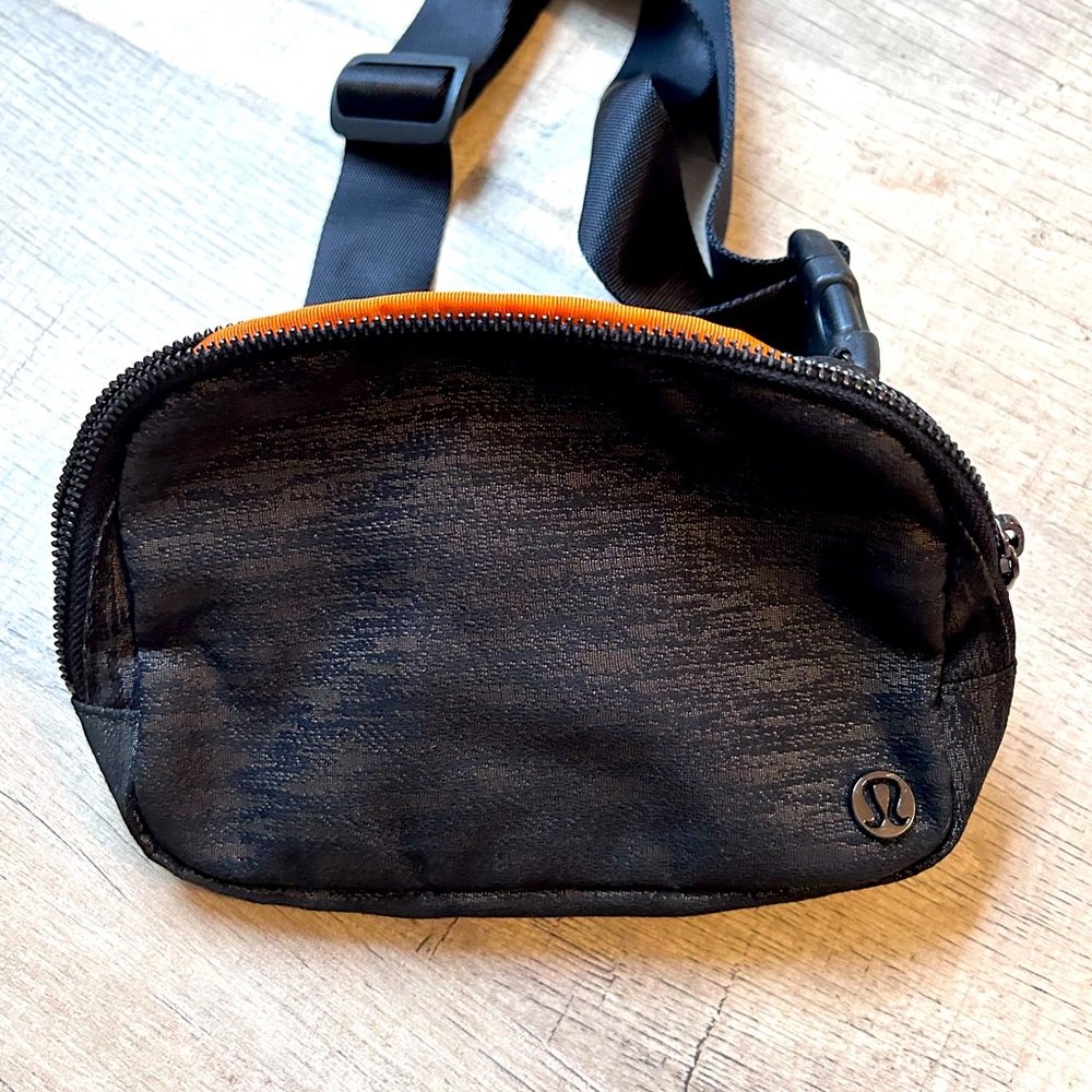 EUC lululemon Everywhere Beltbag 1L bronzed/ orange